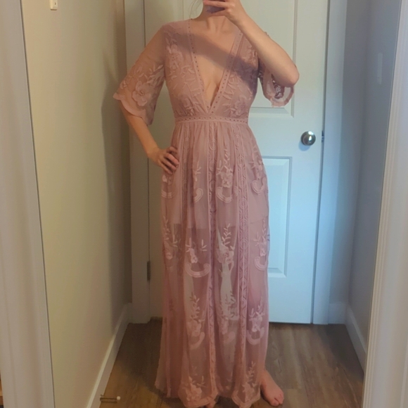 Deep V-neck Lace Maxi Dress - Picture 2 of 6